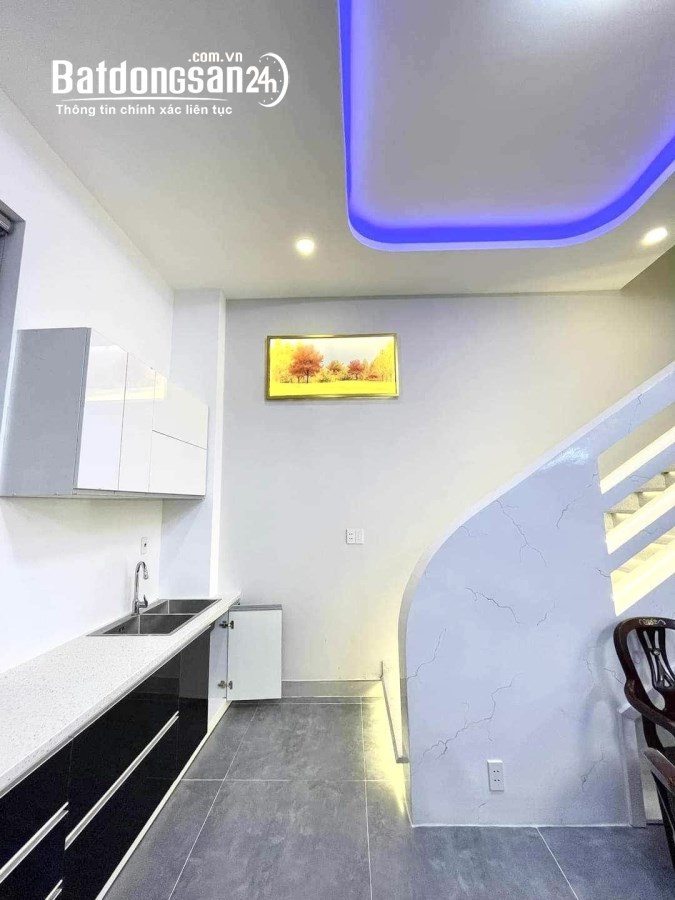 Chủ ngộp bank, bán biệt thự lô góc 2 mặt tiền, Huyện Hóc Môn