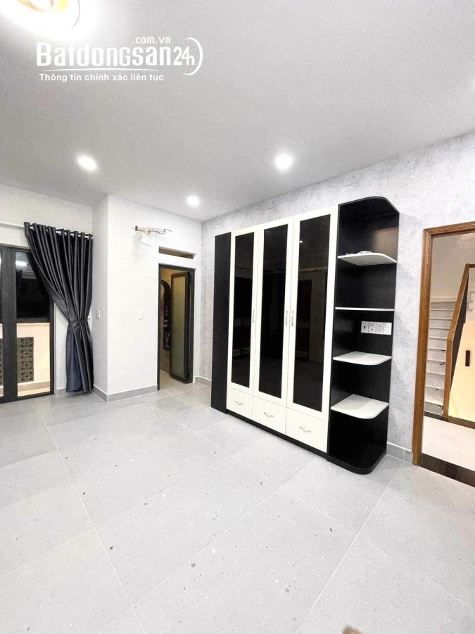Chủ ngộp bank, bán biệt thự lô góc 2 mặt tiền, Huyện Hóc Môn