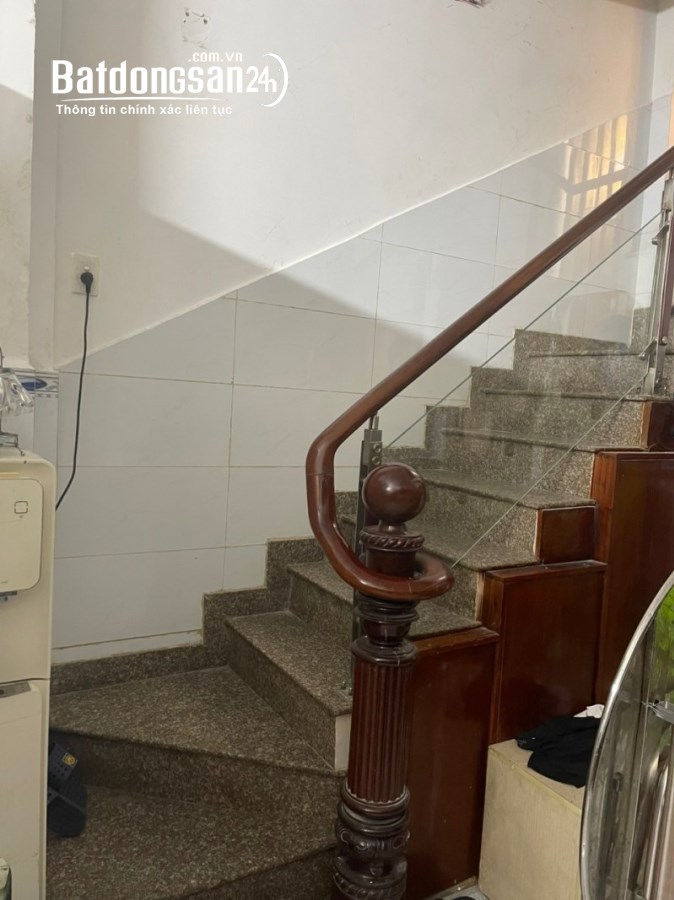 Bán nhà gần Hồ Bá Kiện, Quận 10, 65m2, dòng tiền 40tr/th, chỉ 7 tỷ 99