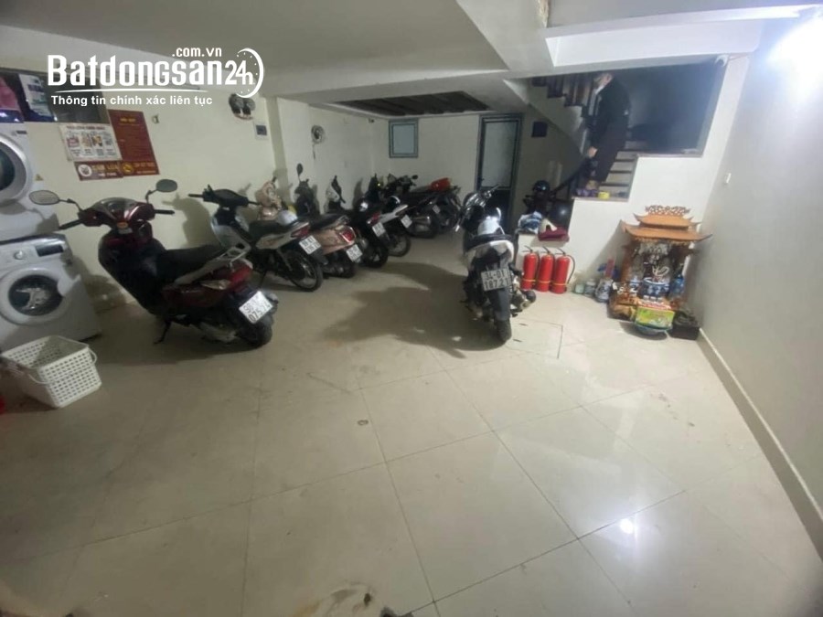 CẦN BÁN CCMN NGUYỄN ĐÌNH HOÀN, 9 PHÒNG CHO THUÊ, DT 63M2 x 5T, MT 5,5M, GIÁ 9,75 TỶ.