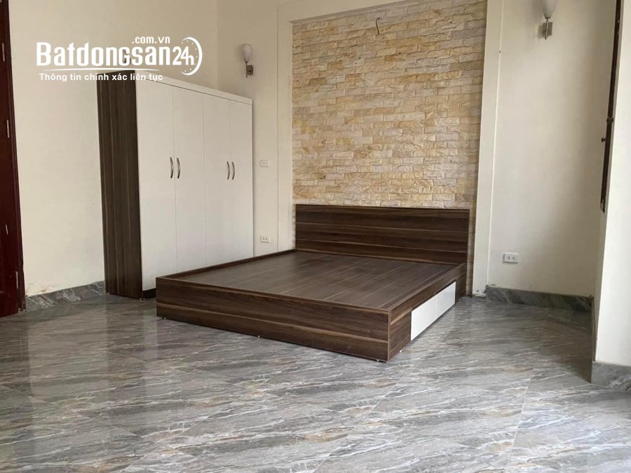 CẦN BÁN CCMN NGUYỄN ĐÌNH HOÀN, 9 PHÒNG CHO THUÊ, DT 63M2 x 5T, MT 5,5M, GIÁ 9,75 TỶ.