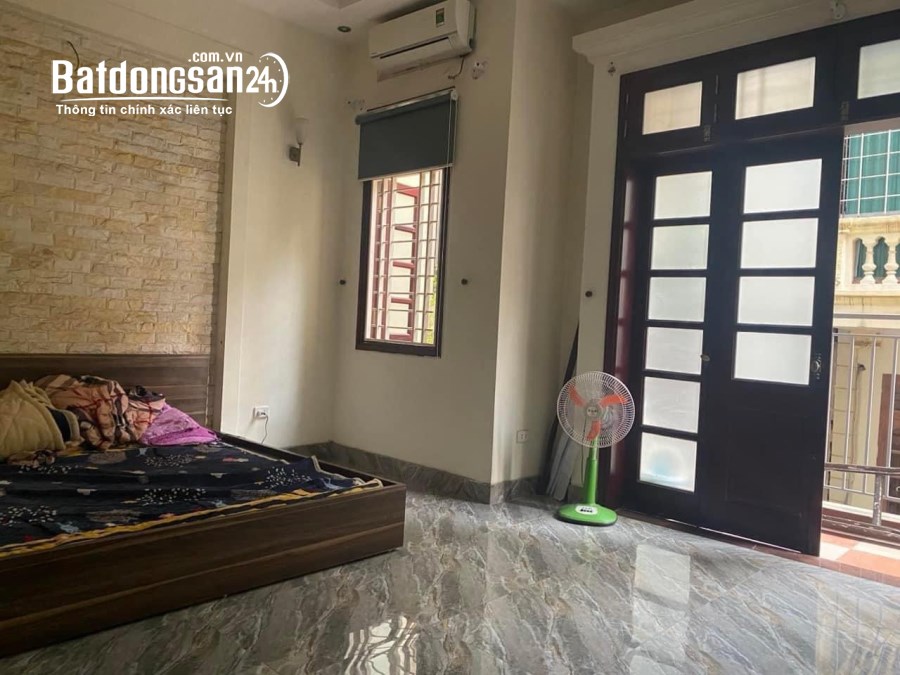 CẦN BÁN CCMN NGUYỄN ĐÌNH HOÀN, 9 PHÒNG CHO THUÊ, DT 63M2 x 5T, MT 5,5M, GIÁ 9,75 TỶ.