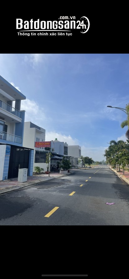 đất lô góc hai mặt tiền khu phố 11 thị trấn Thủ Thừa Long An Khu nhà vườn ven sôn