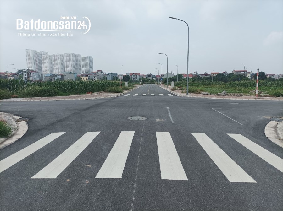 Đất dịch vụ Lê Xá, Mai Lâm, vỉa hè, oto tránh. DT 80m², MT 5m. Giá: 8 tỷ.