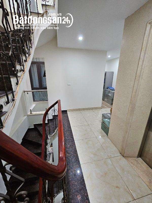 Bán nhà Trung Kính-Gara ô tô-Thang máy- Vỉa hè ô tô -7 tầng,75m2,20 tỷ