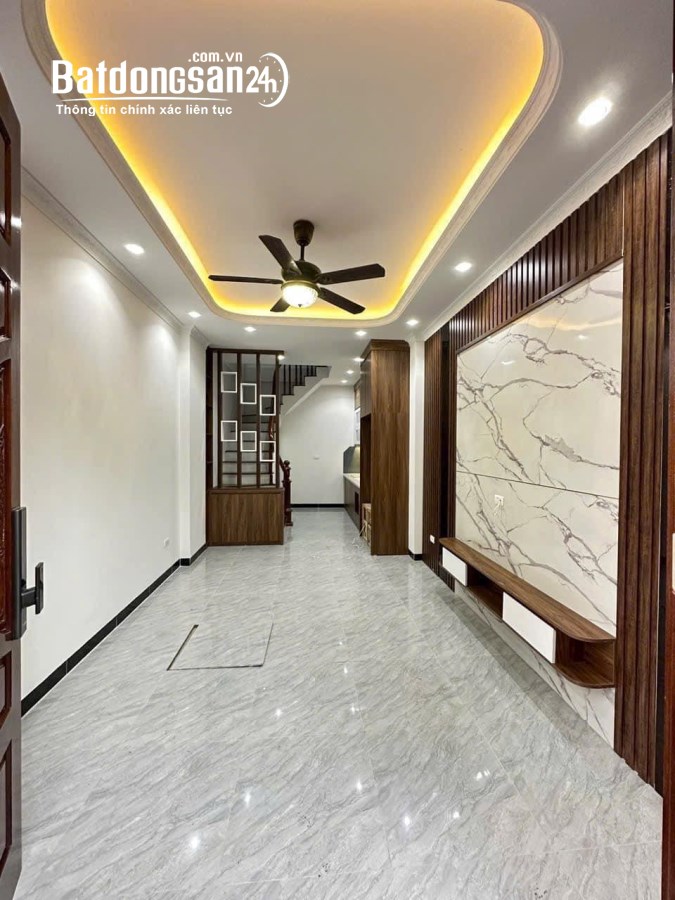 BÁN NHÀ MỄ TRÌ - NAM TỪ LIÊM 31M2X5 VUÔNG ĐẸP, NHIỀU TIỆN ÍCH XUNG QUANH 4.35 TỶ. 