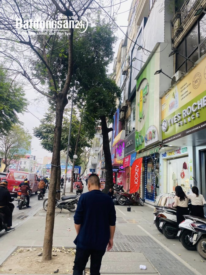 Cho thuê gấp nhà phố Chùa Bộc - Đống Đa. 48m*5 tầng, MT4m, 65tr/tháng.