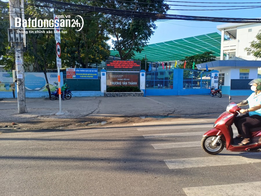 Nhà ngon gần sát mặt đường lớn Lã Xuân Oai