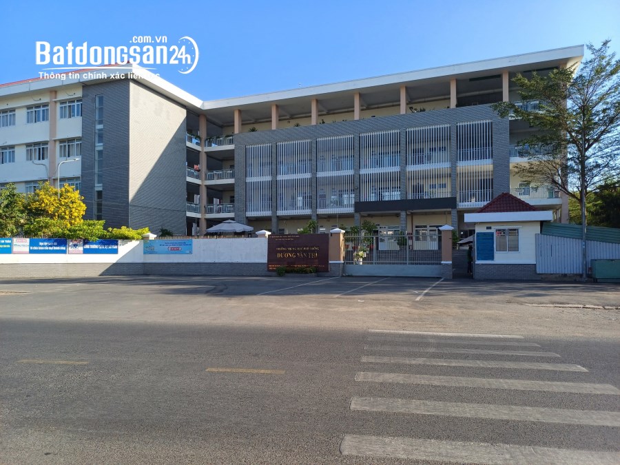 Nhà ngon gần sát mặt đường lớn Lã Xuân Oai