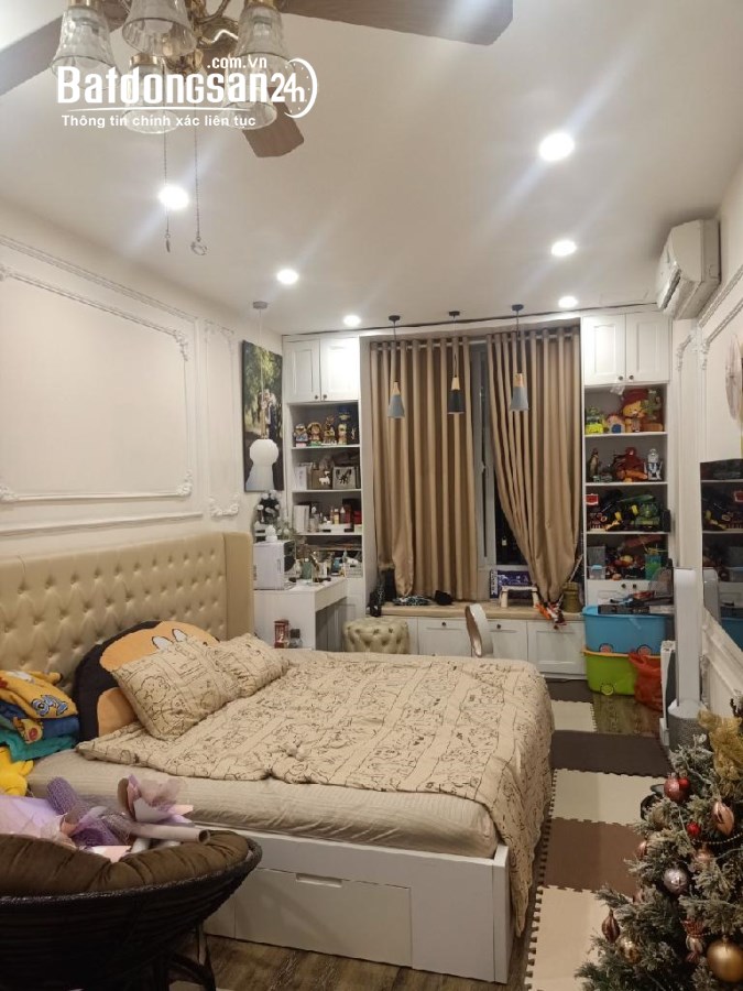 Gía tốt! Hơn 7 tỷ nhà đẹp phố Cát Linh 50m2, 5 tầng, 2 thoáng gần phố hiếm Đống Đa