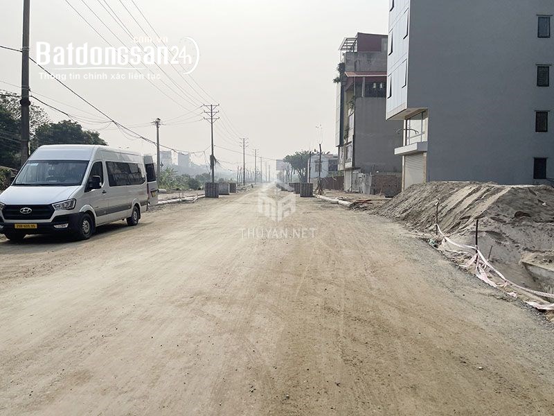Bán nhà 5 tầng cách ngã tư Ngô Xuân Quảng 100m - DT: 48,9m2, đường 22m - Đường Nguyễn