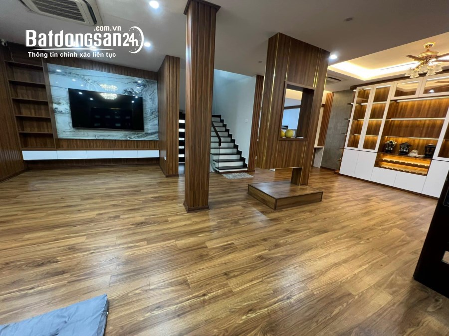 CẦN BÁN SIÊU GẤP BIỆT THỰ PHỐ ĐỘI NHÂN, Ô TÔ, DT 187M2 x 4T, MT 9,5M, GIÁ 28 TỶ.