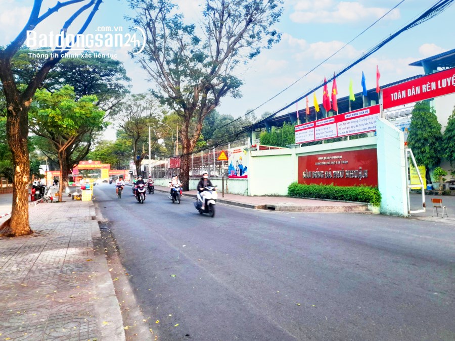 Một Căn Duy NHất , Bán nhà mặt tiền Bùi Văn Thêm, DT 56m2 ngang 4,1m TN 550TR/NĂM