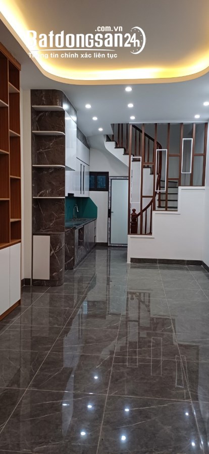 Bán nhà ngõ 191 Thạch Bàn, Long Biên DT 37m, 5 tầng, nở hậu đẹp không tỳ vết ngõ oto