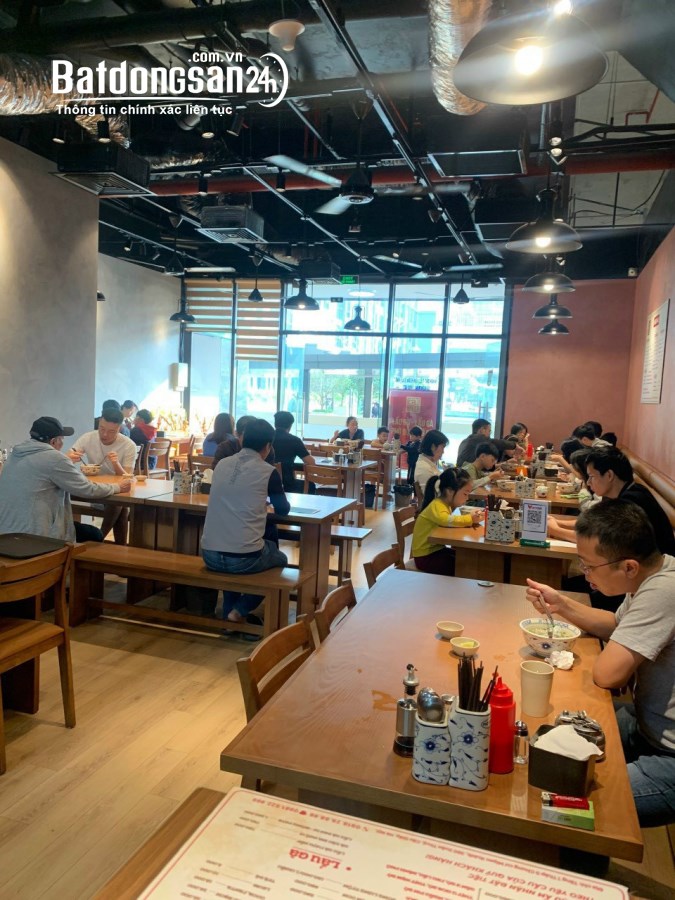 Cho thuê Mặt Bằng kinh doanh đẹp, DT 130m2 tại chân đế Chung cư Mipec Xuân Thủy 
