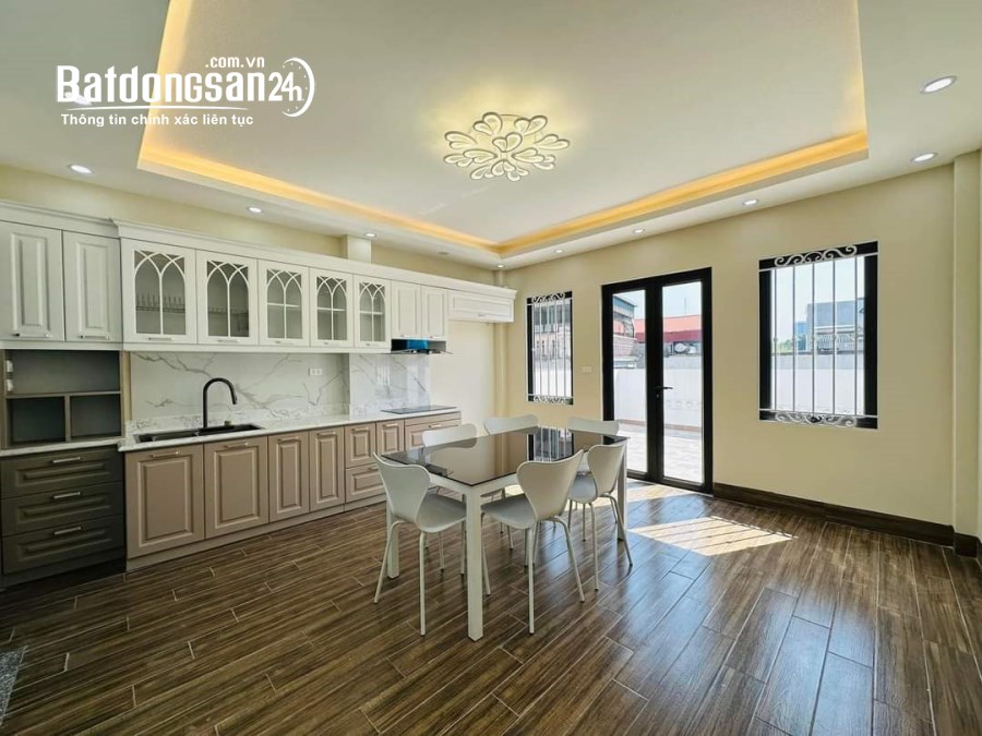 Bán nhà Đỗ Quang, Cầu Giấy, 1 nhà ra phố, 3 thoáng, Thang máy, Oto vào nhà, 47m2