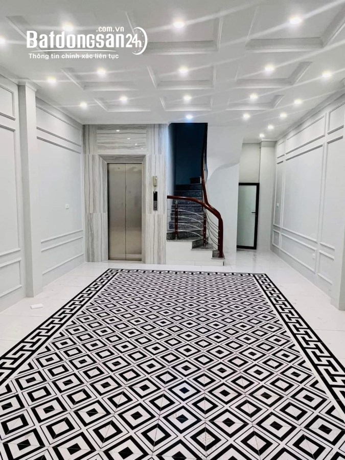 Bán nhà Đỗ Quang, Cầu Giấy, 1 nhà ra phố, 3 thoáng, Thang máy, Oto vào nhà, 47m2