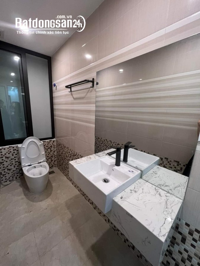 Bán nhà Đỗ Quang, Cầu Giấy, 1 nhà ra phố, 3 thoáng, Thang máy, Oto vào nhà, 47m2