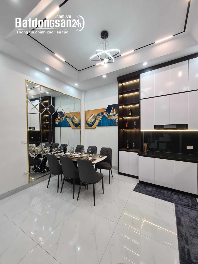 Siêu Phẩm! Phố Ngọc Khánh 40m2, 6T thang máy, MT5.4m vỉa hè kinh doanh đẹp long lanh