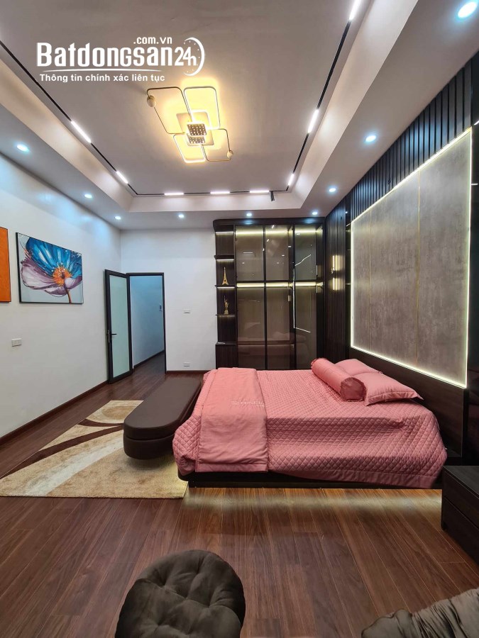 Siêu Phẩm! Phố Ngọc Khánh 40m2, 6T thang máy, MT5.4m vỉa hè kinh doanh đẹp long lanh