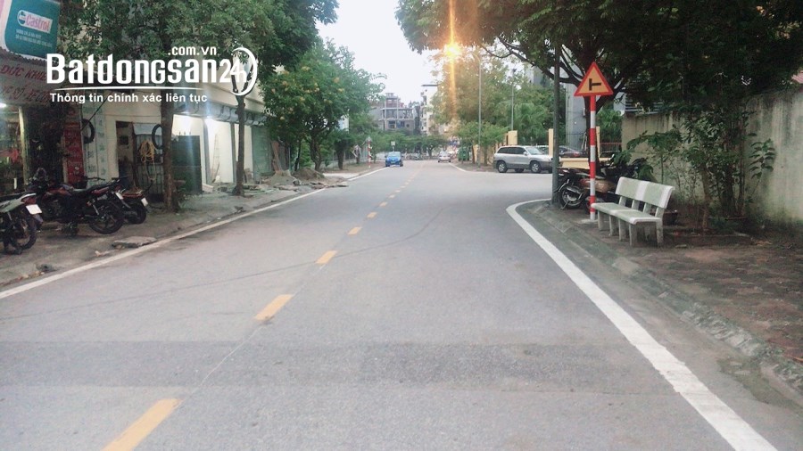 GẤP ! Bán Đất Ngõ 135 Bồ Đề, Hồng Tiến, 100m2, MT5m, Phân Lô, Ô Tô Thông, Kinh Doanh