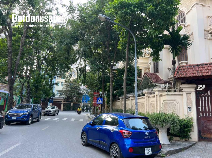 Bán LK phố Lưu Hữu Phước. DT 100m2 x 4T, Mt 8m, Hầm, ô chờ thang máy. Giá 24,5 tỷ.
