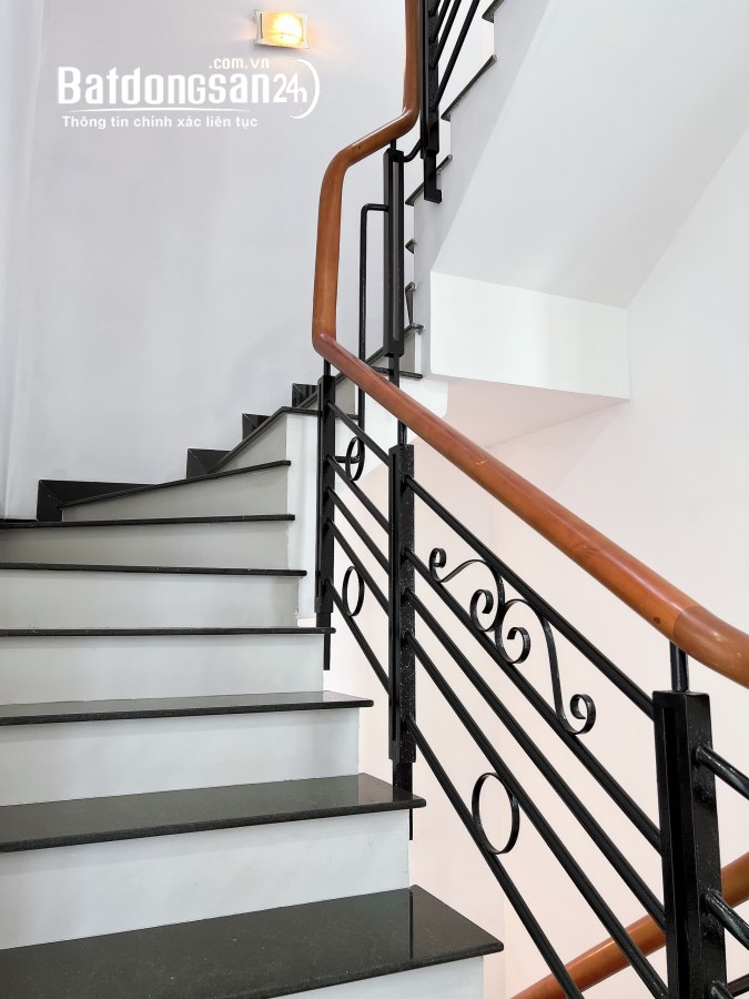 BÁN NHÀ GẦN LÊ VĂN THỊNH, Q.2, 3 TẦNG, 5.6x9m, ĐƯỜNG 8m, 6 TỶ.