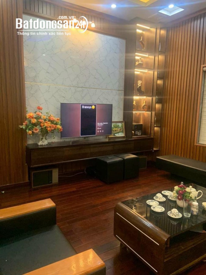 Bán nhà 4 tầng mặt đường đôi Nguyễn Văn Linh, TP HD, 81m2, mt 4.5m, KD buôn bán sầm u