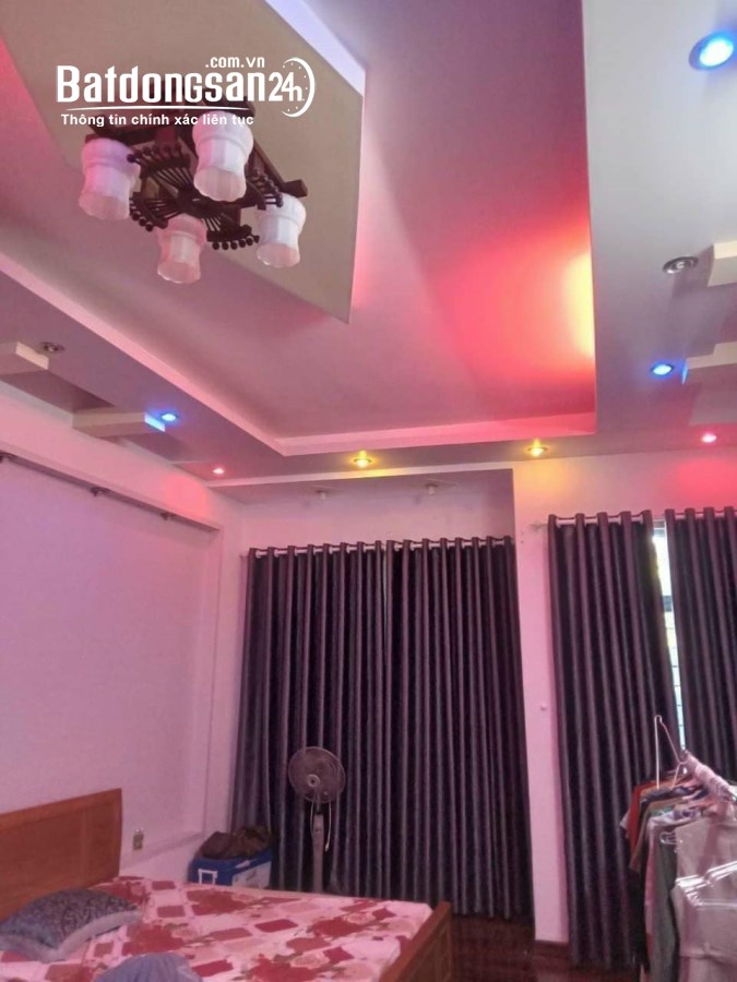 Bán nhà 4 tầng mặt đường đôi Nguyễn Văn Linh, TP HD, 81m2, mt 4.5m, KD buôn bán sầm u