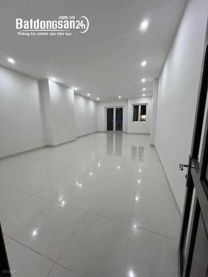 Nhà MẶT TIỀN SIÊU MỚI!! đường VÕ VĂN TẦN (P5, Q3) DT: 4x18, DTSD: 360m2