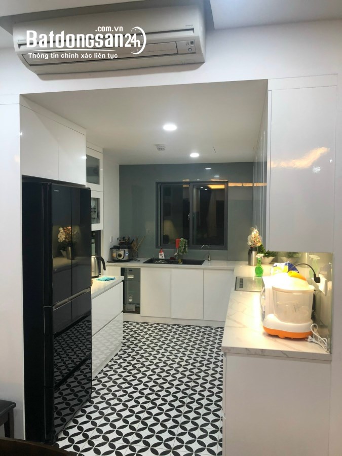 Căn góc tầng trung 3 ngủ, 114m2, view đẹp, full đồ giá chỉ 5,1 tỷ tại Mulberry Lane