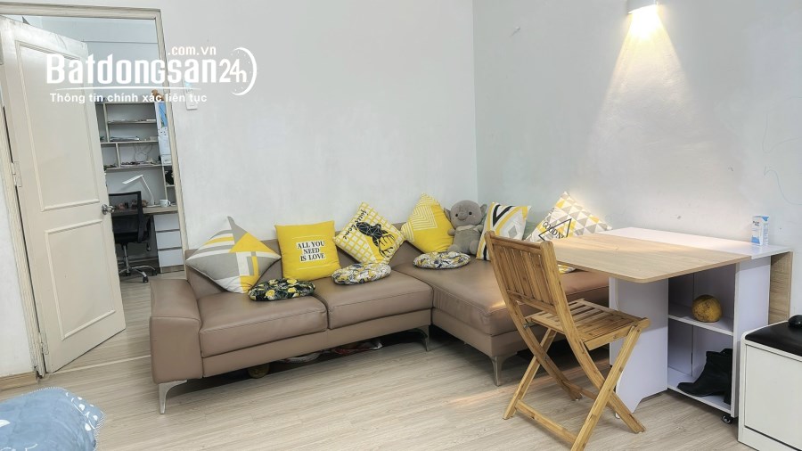 Chính chủ cần bán gấp CHCC CT1 KĐT Mễ Trì Hạ 63m2 2PN Đủ đồ đẹp thoáng mát bán 3,2 tỷ