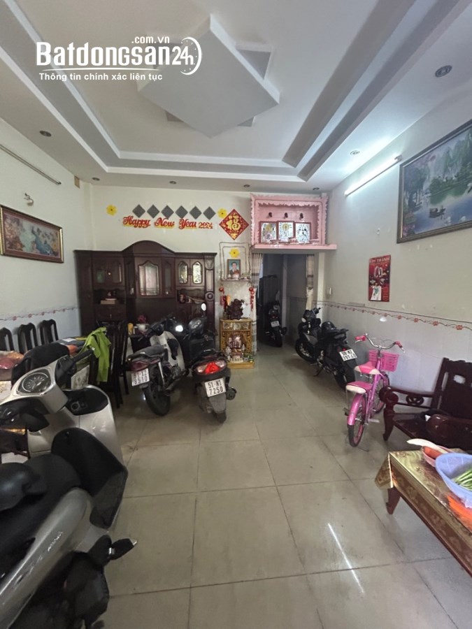 Chủ nhà ngộp Bank bán gấp nhà 3 tầng, dt 112 m2 đường Hương Lộ 2