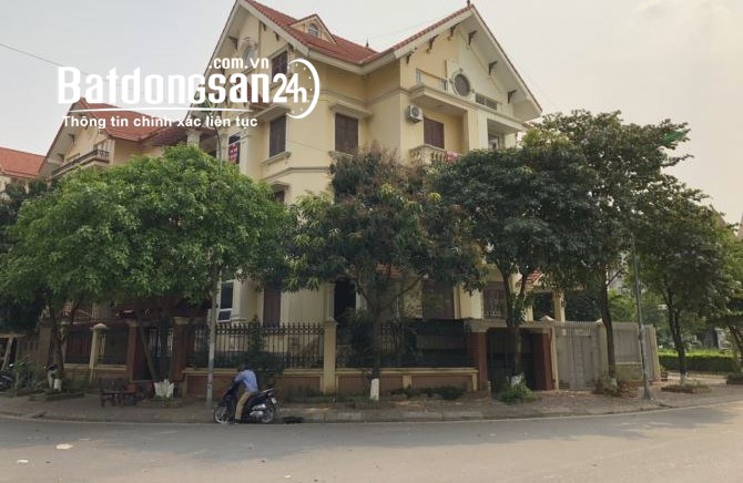 Cho thuê Biệt thự khu 31ha Trâu Quỳ -247m2 đường 13m 4 tầng sẵn phòng.0982852808
