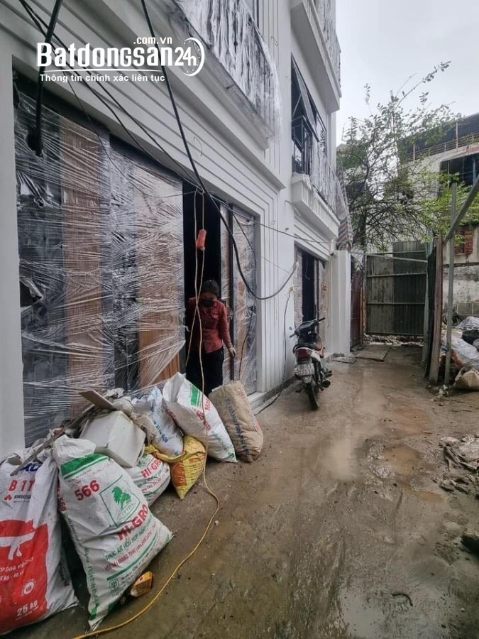 Nhà đẹp Hoàng Hoa Thám - trung tâm quận Ba Đình , 35m2, 6 tầng, mặt tiền 4m, 6,3 tỷ.