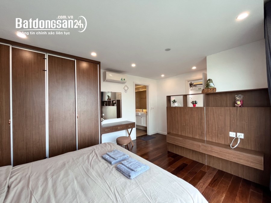 Chính chủ Bán gấp CHCC D. Le Roi Soleil Hồ Tây 111m 3PN 3WC đủ đồ view đẹp giá 9,3 tỷ