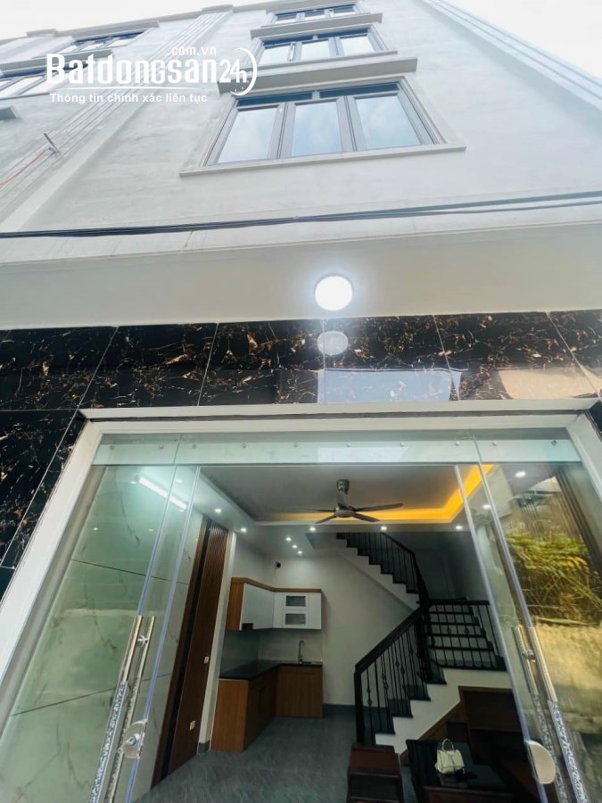 Bán nhà 4 tầng ngõ phố An Ninh, TP Hải Dương, 40m2, hướng tây, 3 ngủ, nhà đẹp, giá ch