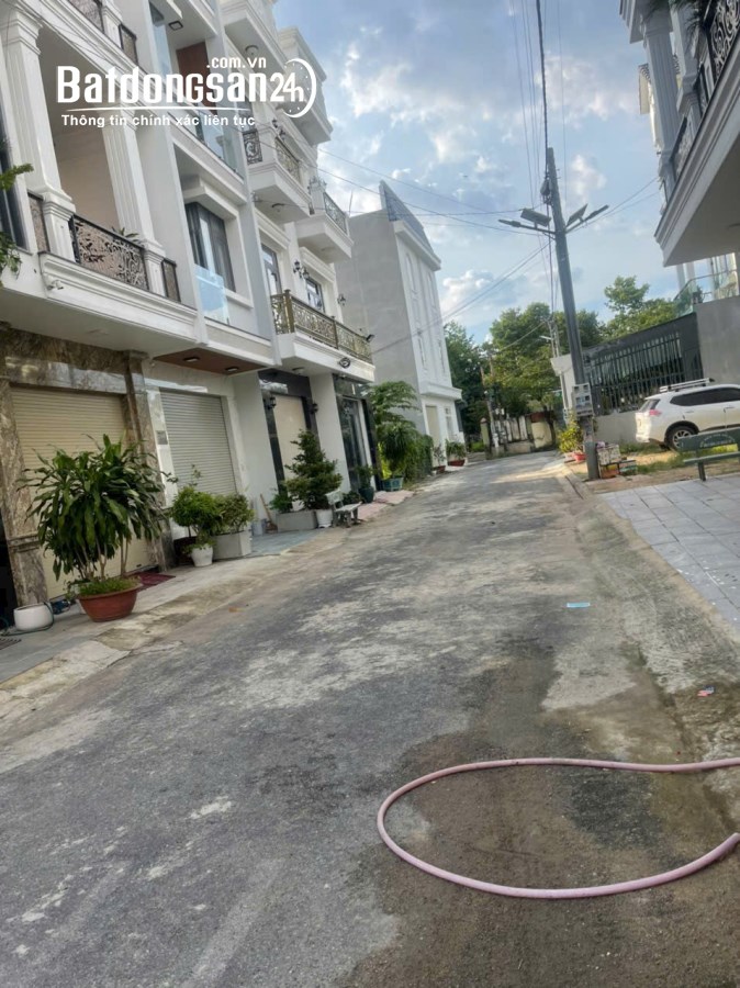 Bán đất 2 mặt tiền phường Hiệp Hoà, Biên Hoà. 4 x20m. 80m. Đường 5m. Giá 4,5 tỷ.