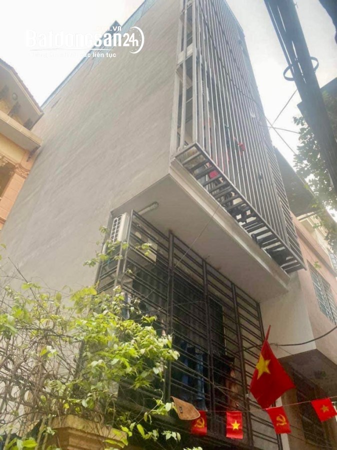Bán nhà mặt phố Đường Thịnh Quang, Quận Đống Đa
