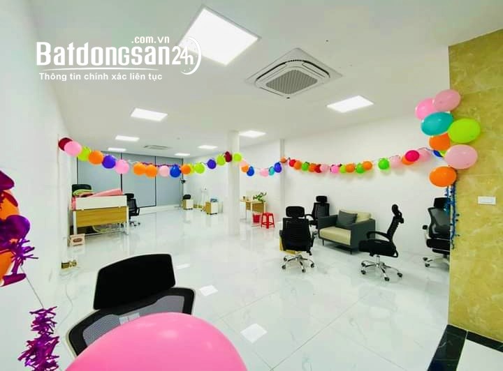 Mặt phố Trần Vỹ 80m*7T giá 25 tỷ, lô góc vỉa hè, thang máy, KD, cho thuê 450tr/năm