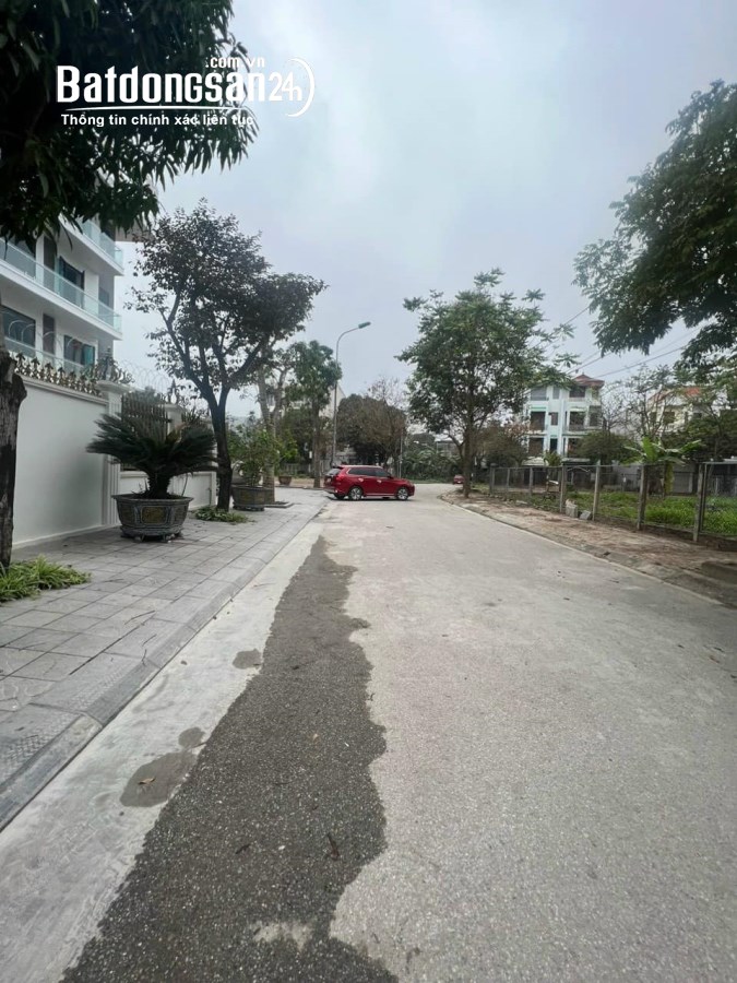 Mặt phố gần hồ Hòa Bình,Đường Trần Quốc Lặc, Phường Quang Trung
