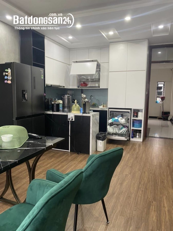 Bán gấp nhà mặt phố Mai Động, 50m2, 6 tầng thang máy, 15.8 tỷ