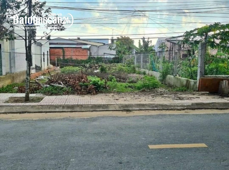 Bán đất MT Đường ĐT 758 diện tích 1835m2, Xã Tân Hưng, Huyện Hớn Quản giá 260 triệu