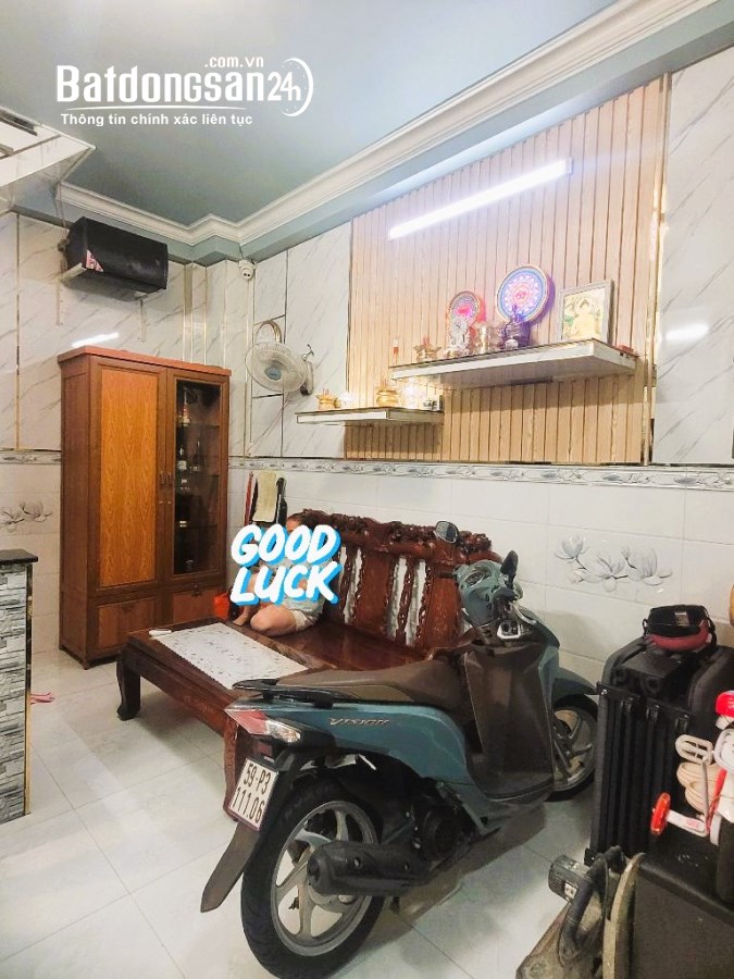 Nhà ngay chợ Bùi Thế Mỹ, 4 tầng, 2 tỷ 8, DTSD 80m2 