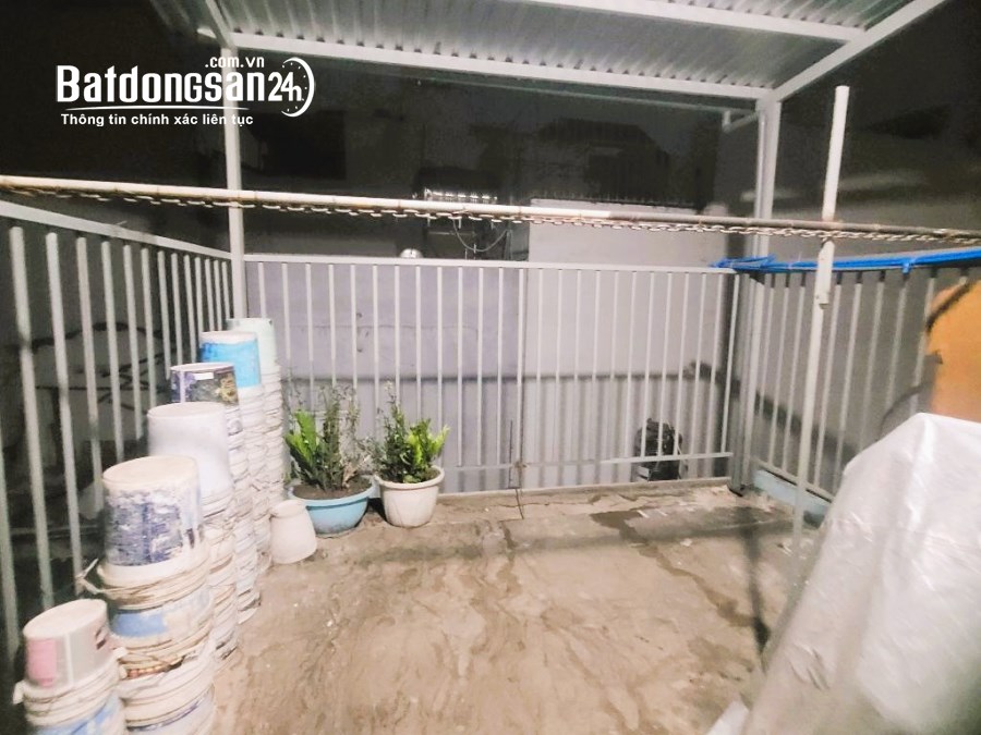 Nhà ngay chợ Bùi Thế Mỹ, 4 tầng, 2 tỷ 8, DTSD 80m2 