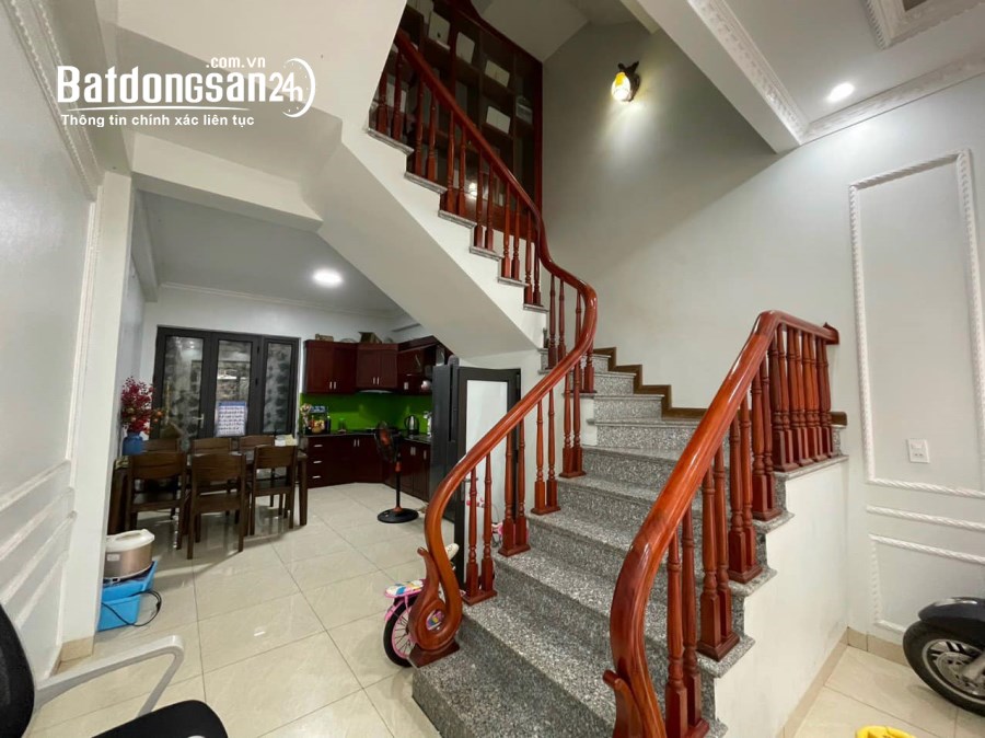 Bán căn nhà 3.5 tầng ngõ phố Vũ Hựu, ph Thanh Bình, TP HD, 51.4m2, 3 ngủ, 3 vs, gara 