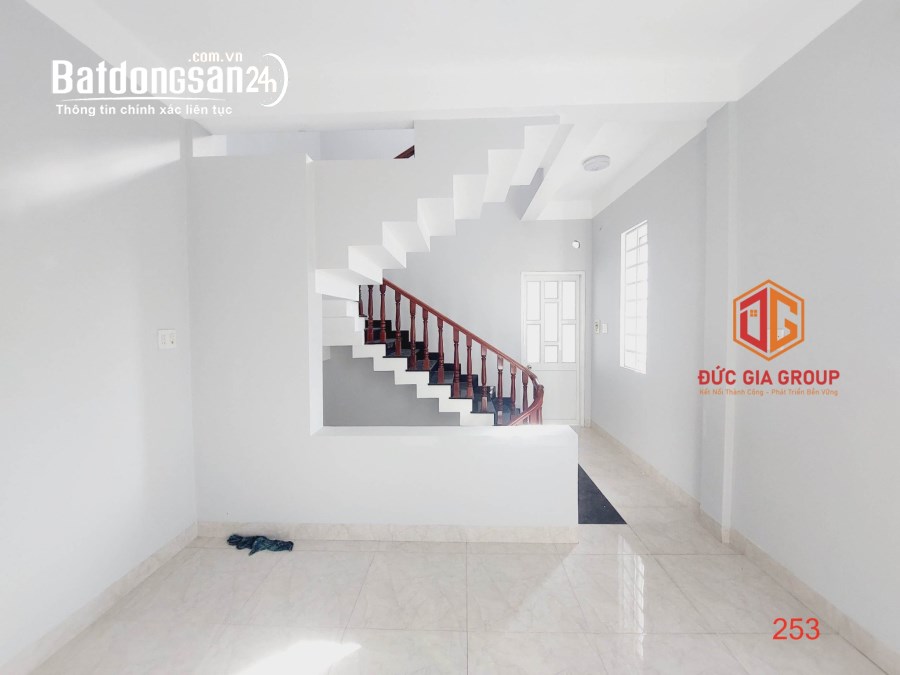 Bán nhà mặt tiền đường Phạm Văn Thuận, TP. Biên Hoà. Giá 14 tỷ.
