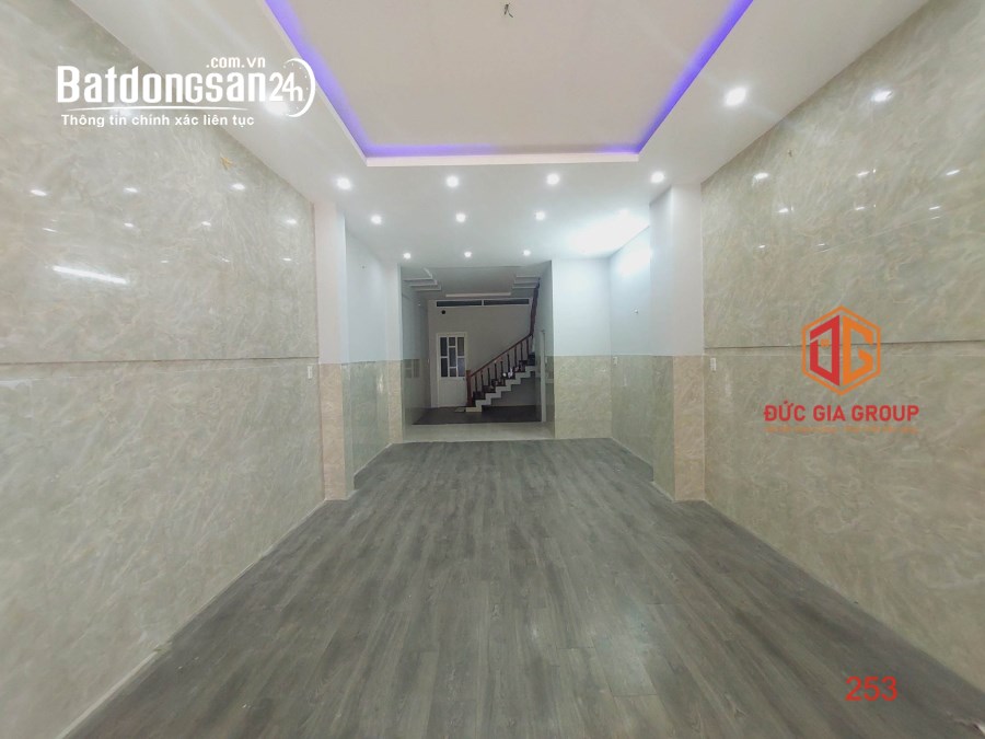Bán nhà mặt tiền đường Phạm Văn Thuận, TP. Biên Hoà. Giá 14 tỷ.