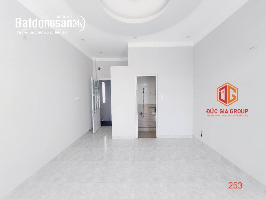 Bán nhà mặt tiền đường Phạm Văn Thuận, TP. Biên Hoà. Giá 14 tỷ.