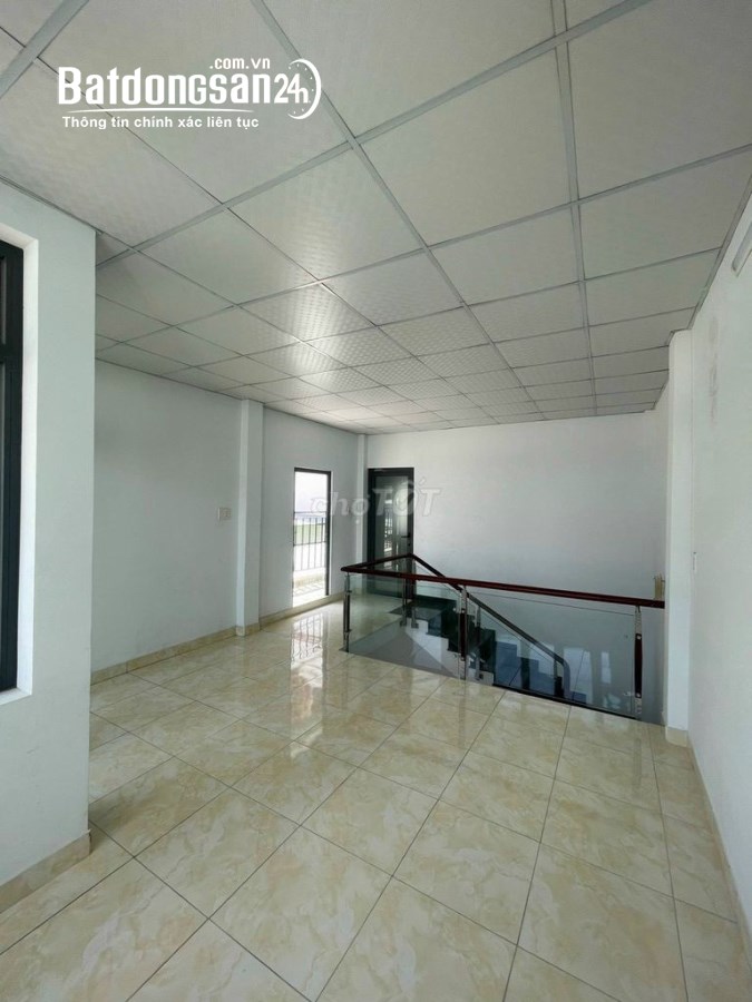 Cho thuê nhàCẦN SANG LẠI HỢP ĐỒNG THUÊ NHÀ NGUYÊN CĂN PH Đường Huỳnh Tấn Phát, Quận 7